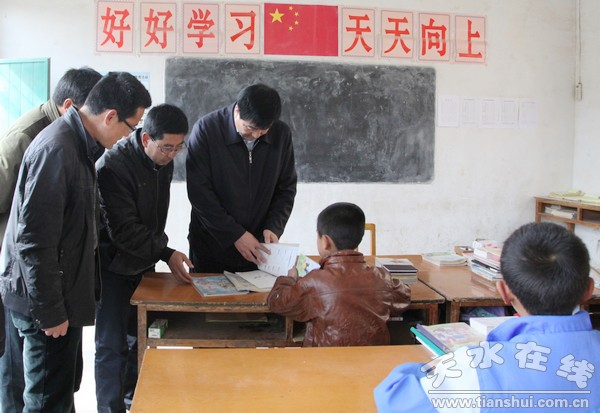 3��31������ˮ�hί��(sh��)ӛ���첨�ڹ����l(xi��ng)�S��С�W(xu��)�{(di��o)��.jpg
